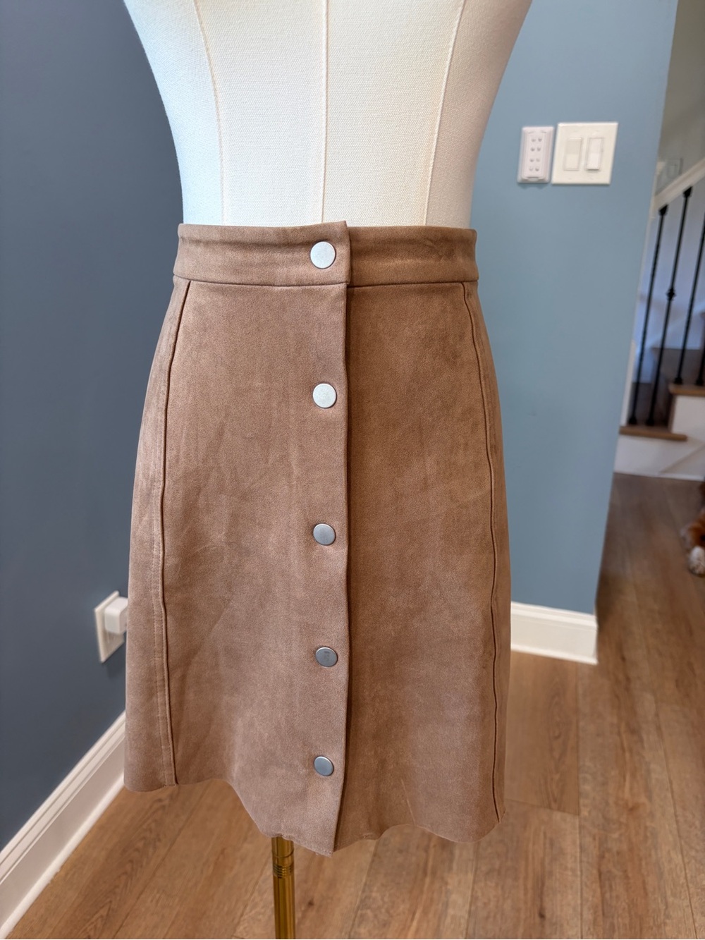 Wilfred Free Aritzia Faux Suede Button Front A-Line Mini Skirt Tan Size 10